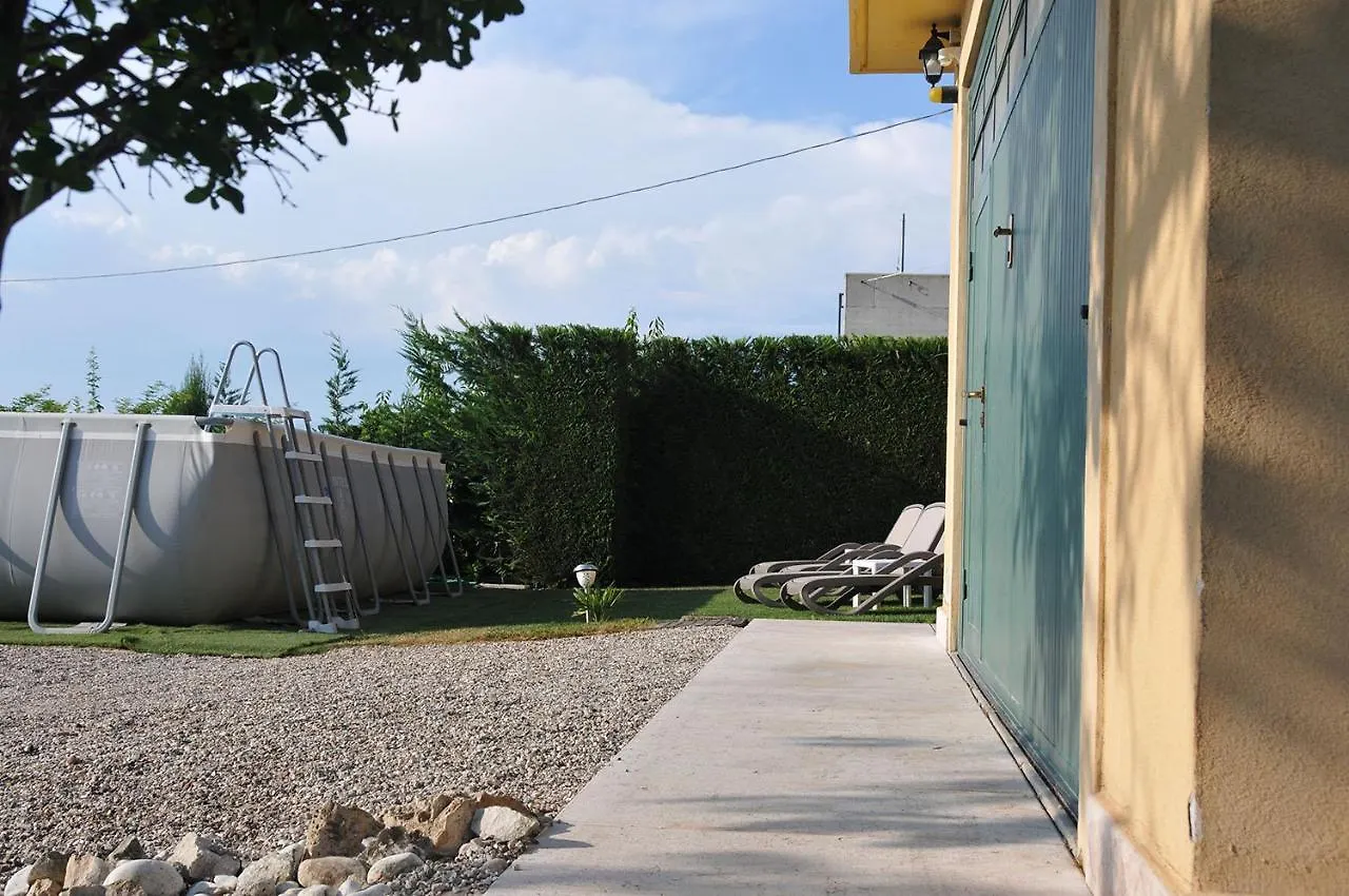קסטלנואובו דל גארדה Agriturismo Corte Albarel בית חווה