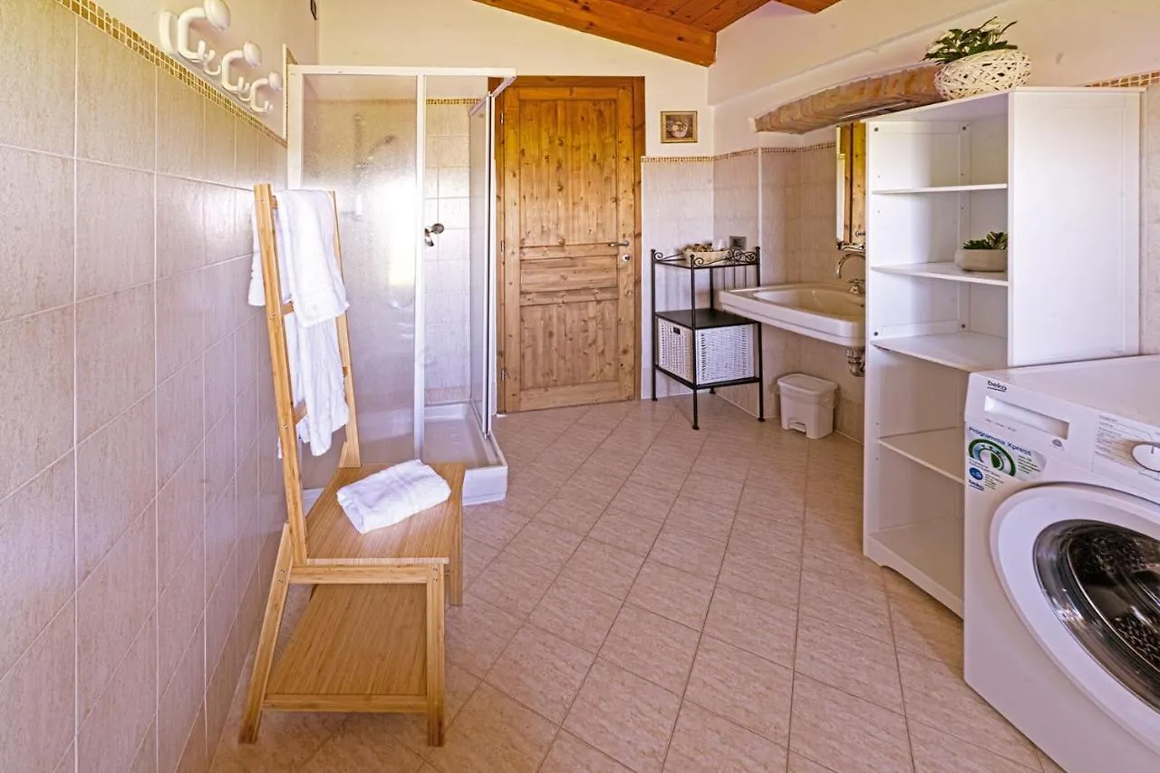 קסטלנואובו דל גארדה Agriturismo Corte Albarel בית חווה